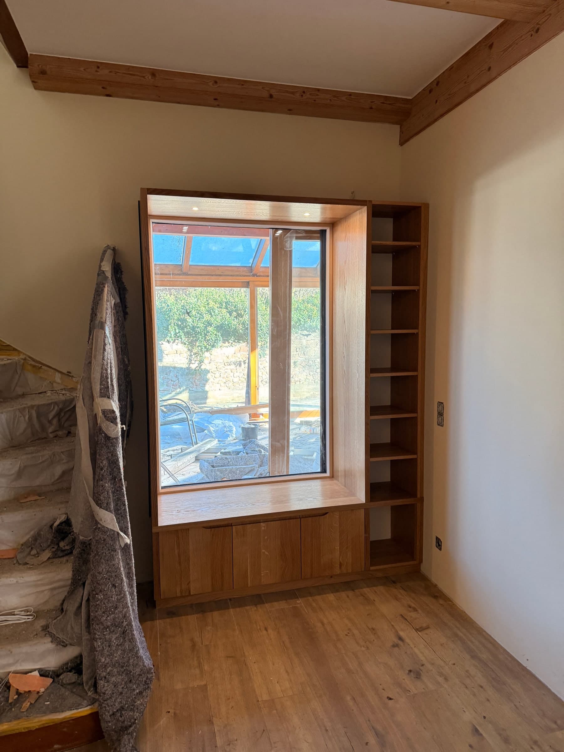 Fensterschrank mit Sitzbank aus Eiche — Projekt Edingen