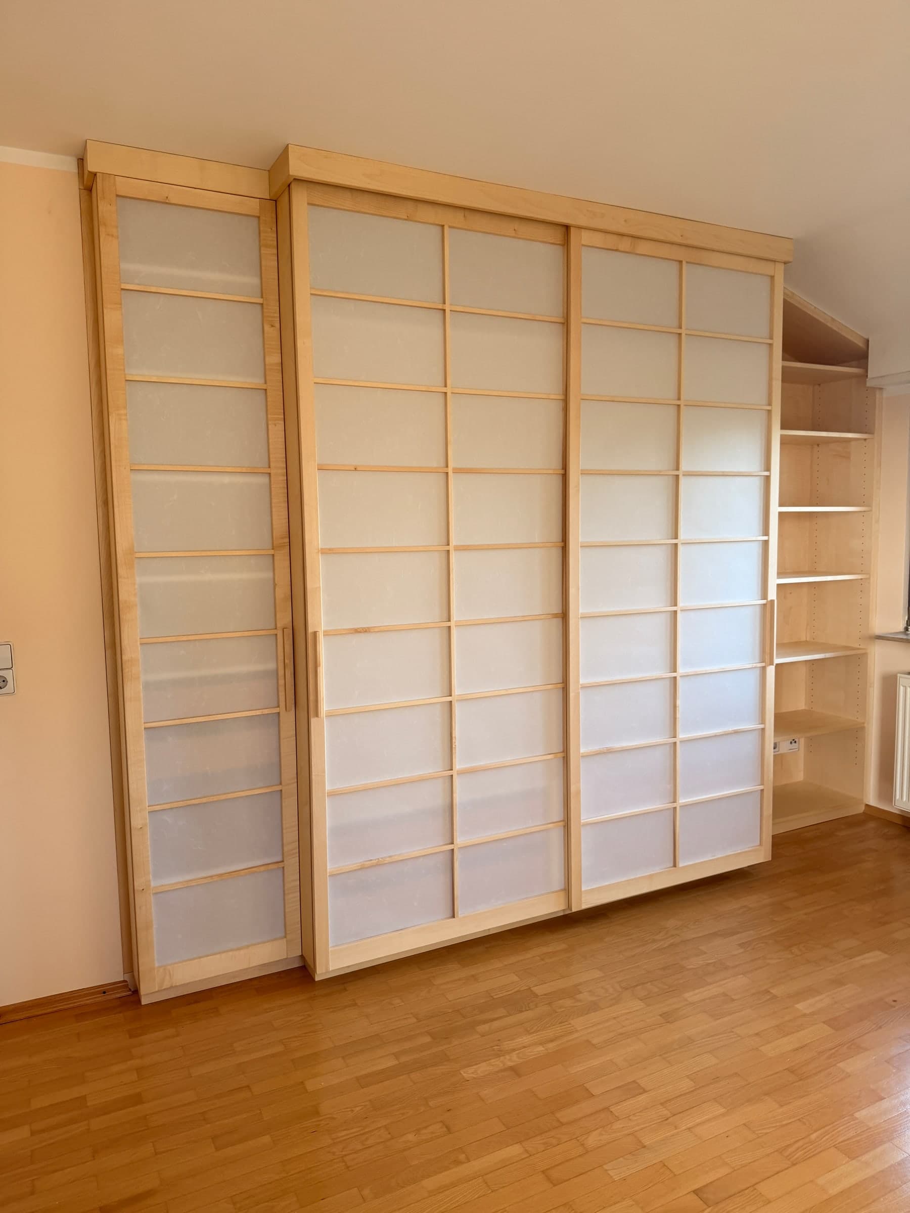 Shoji-Kleiderschrank aus Ahorn — Projekt Mannheim