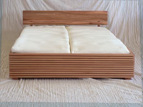 Bett aus der Werkstatt Alignum
